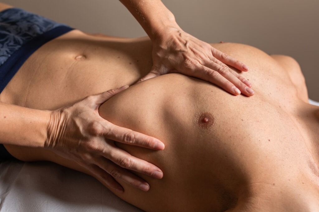 Trattamento osteopatico viscerale per migliorare la mobilità degli organi interni e favorire l’equilibrio corporeo