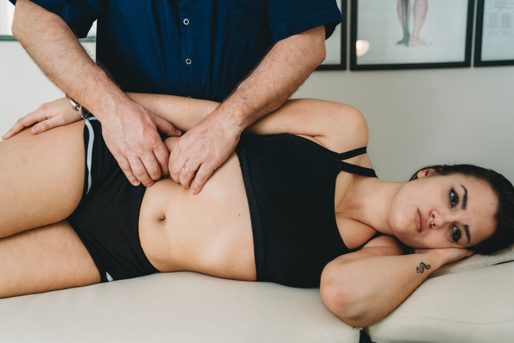 Tecnica osteopatica viscerale per migliorare le tensioni intestinali e la peristalsi