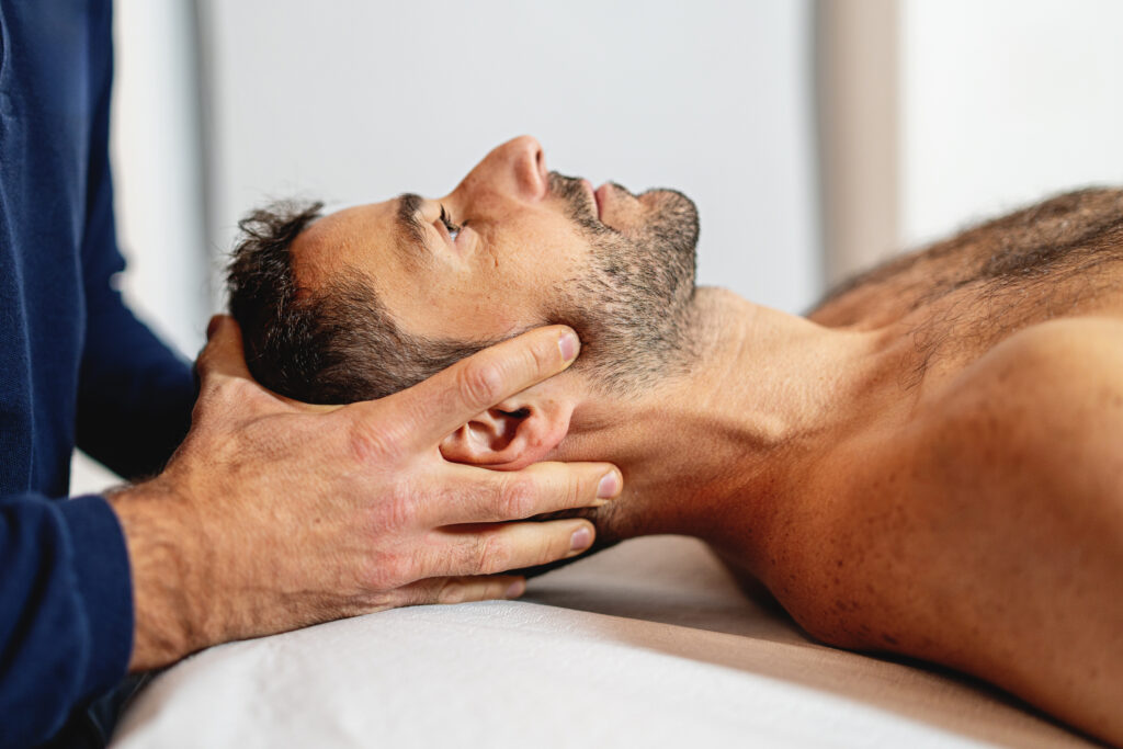 Trattamento osteopatico craniale per favorire il rilassamento, l’equilibrio del sistema nervoso e il benessere globale